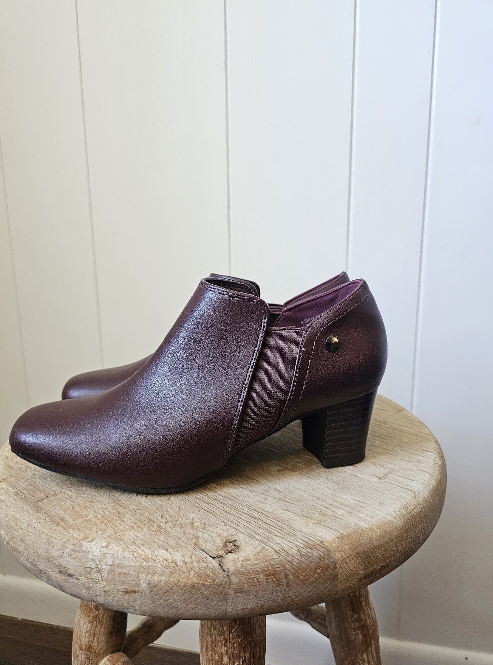 NWT East 5th Burgundy Comfort Heels